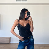 גופיית סאטן שילוב תחרה שחורה